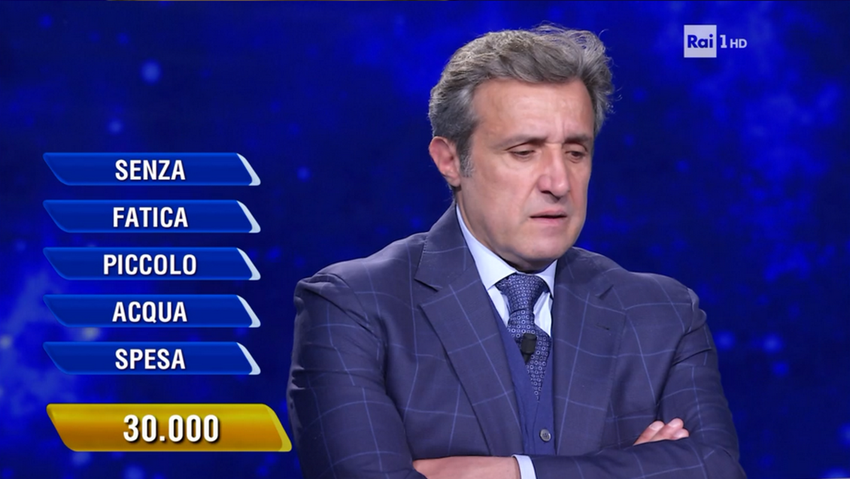 Flavio Insinna a L’Eredità contro le spese militari (che il governo Draghi vuole aumentare)
