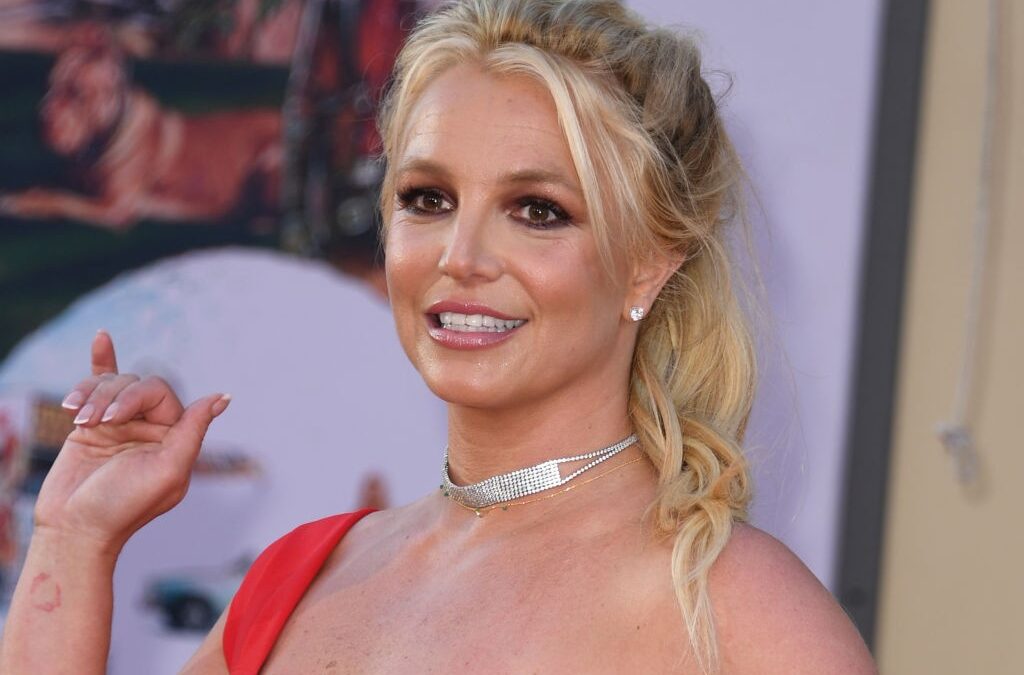 Britney Spears al Chateau Marmont: l’arrivo di un’ambulanza per una lite e la replica della cantante
