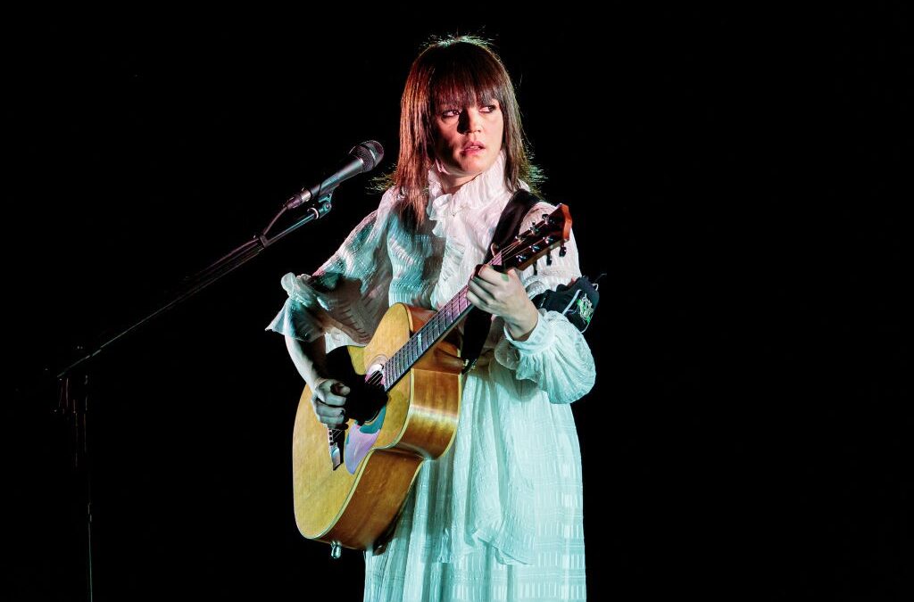 Sta succedendo, Carmen Consoli: ascolta la canzone, in radio dal 25 marzo 2022 (testo e audio)