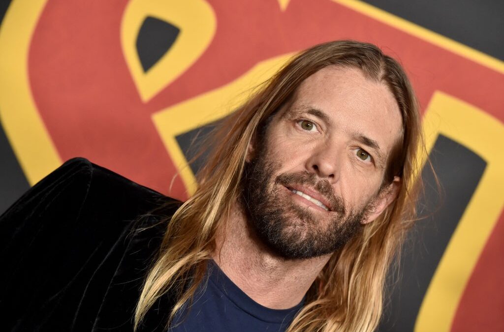 Taylor Hawkins è morto: la reazione di amici cantanti e colleghi dopo la notizia della scomparsa del batterista dei Foo Fighters