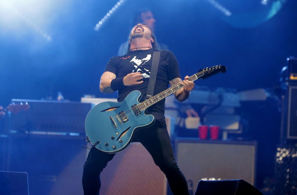 Foo Fighters, tour 2022 annullato dopo la morte di Taylor Hawkins (info rimborso biglietti 12 giugno a Milano)