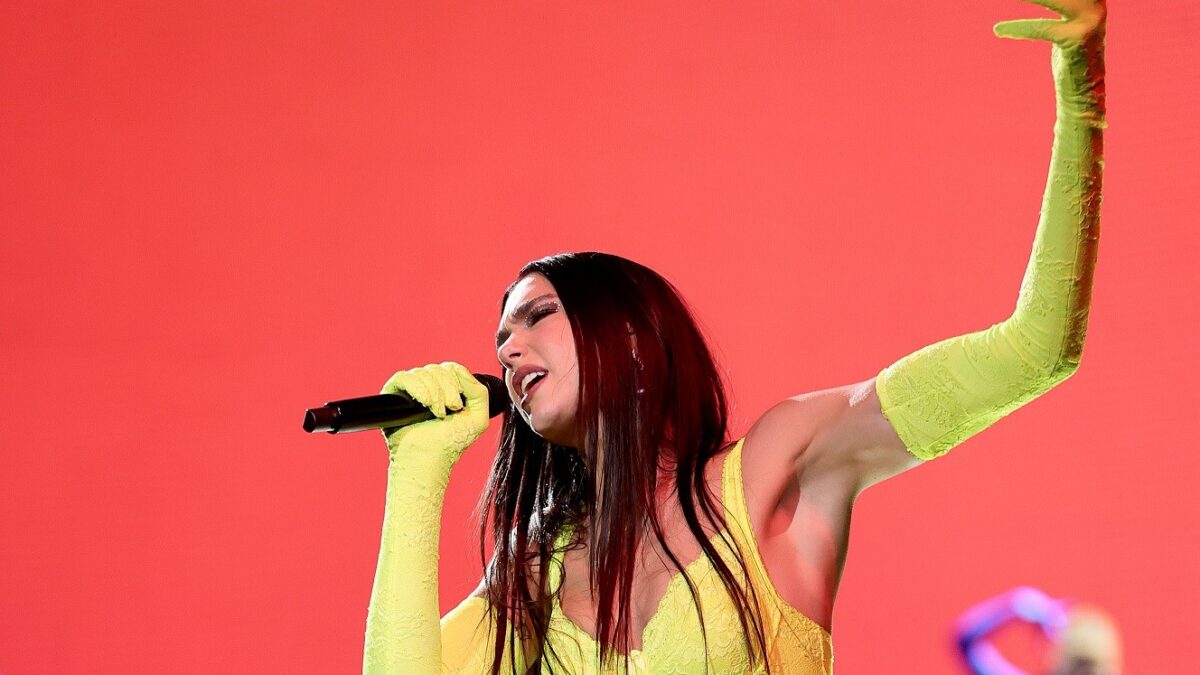 Dua Lipa citata in giudizio: “Levitating” troppo simile a “Live your life” degli Artikal Sound System? Audio a confronto