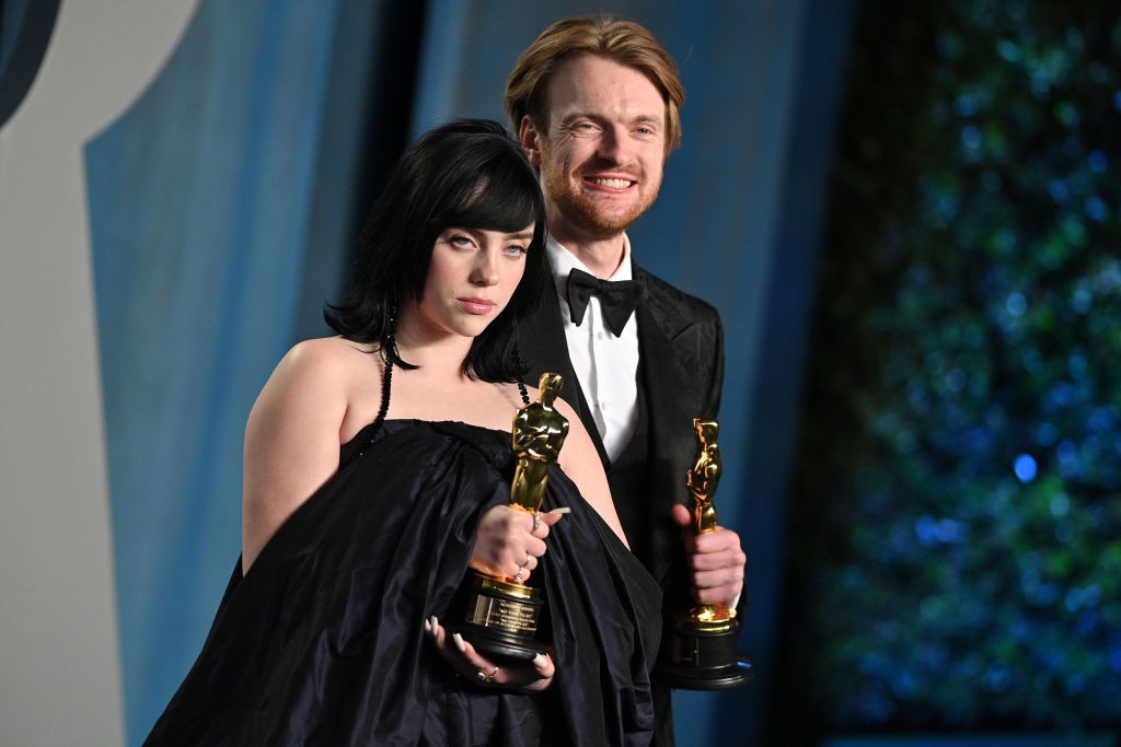 Oscar 2022, Billie Eilish vince con “No time to die”: le parole della cantante e del fratello Finneas O’Connell