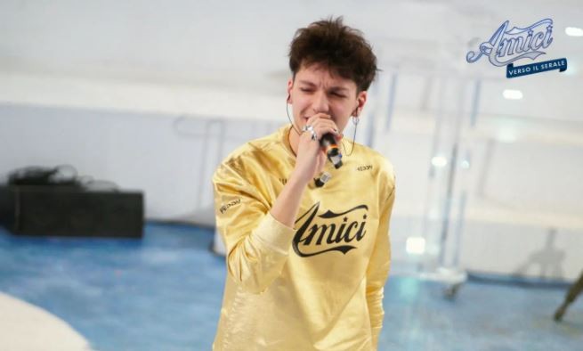 Luigi Strangis, ecco chi è il cantante di Amici 2022: età, Instagram e inediti