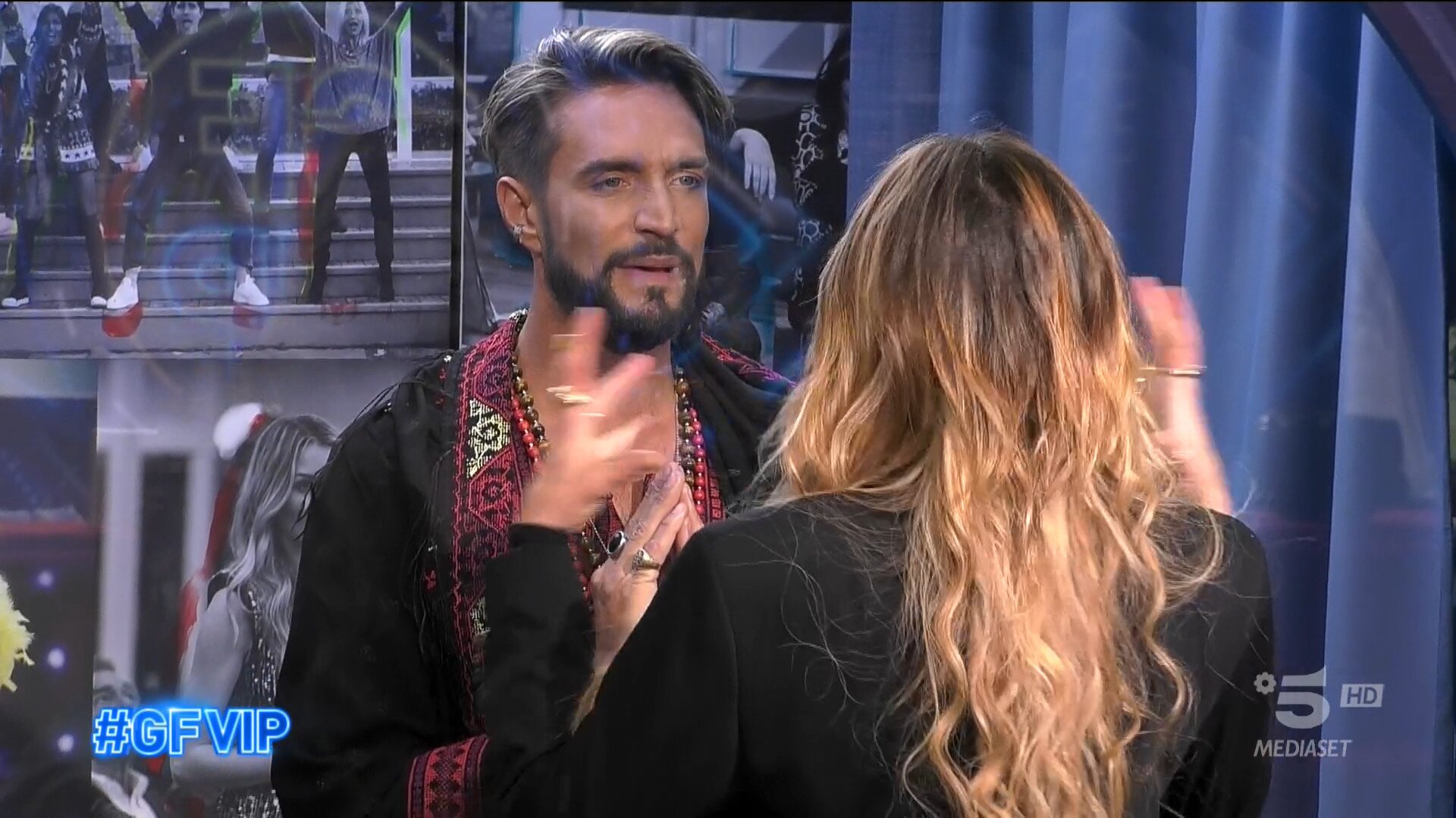 GF VIP 6: ancora scintille tra Alex Belli e Soleil. L’influencer: “Togli la maschera, vincerai nella vita”