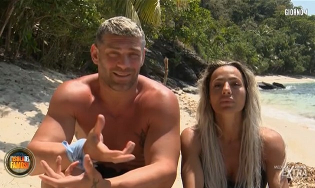 L’Isola dei Famosi 16, Clemente Russo e Laura Maddaloni contro Carmen Di Pietro (video)