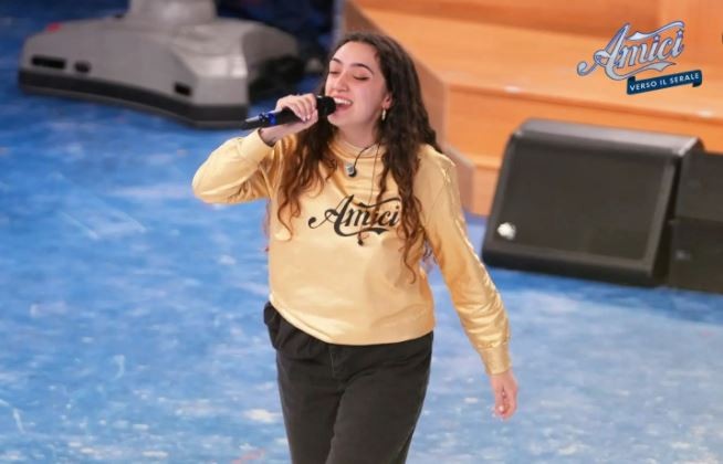 Sissi, chi è la cantante finalista di Amici 2022: età, Instagram e canzoni