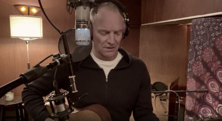 Russians, Sting: il video del cantante contro la guerra: “Per i coraggiosi ucraini che combattono contro questa brutale tirannia”