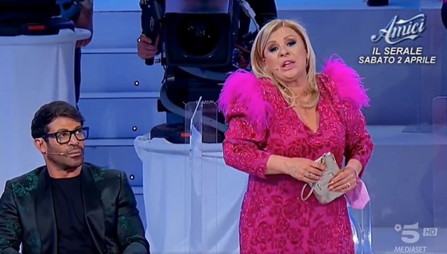 Uomini e Donne, Tina contro Federica dopo la non scelta di Matteo: “Pesante come un macigno” (video)
