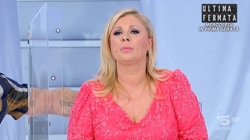 Uomini e Donne, Tina Cipollari contro Pinuccia: “Prenditela con me e non con mia madre” (video)