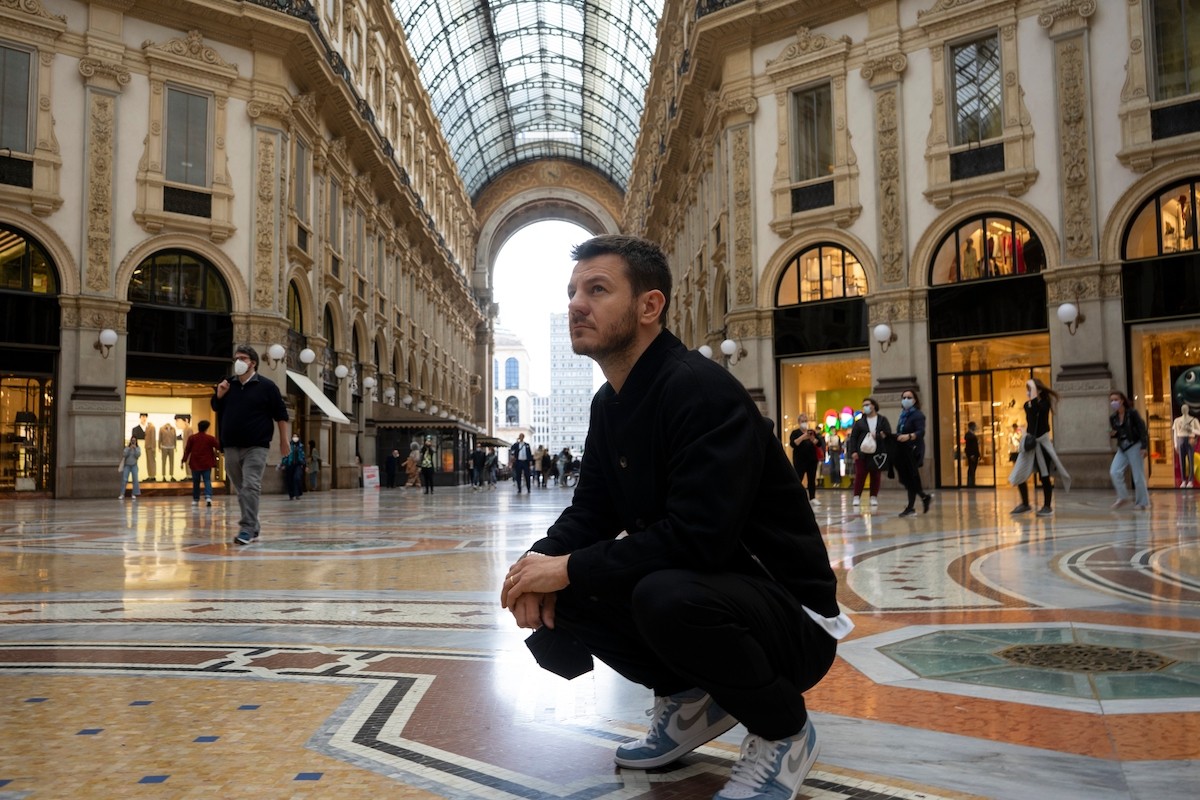 Una semplice domanda, ovvero Cattelan che droppa se stesso su Netflix: la recensione in anteprima