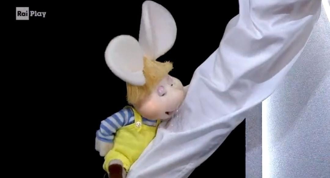 Brividi di Mahmood e Blanco cantata da… Topo Gigio e Valerio Lundini: il video virale è subito cult