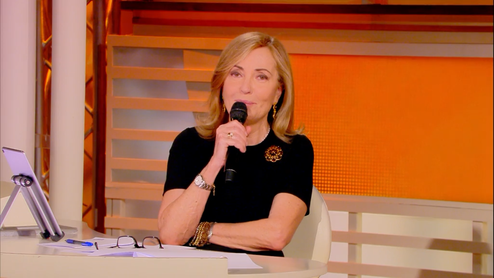 Barbara Palombelli ricorda Catherine Spaak con le immagini della prima puntata di Forum
