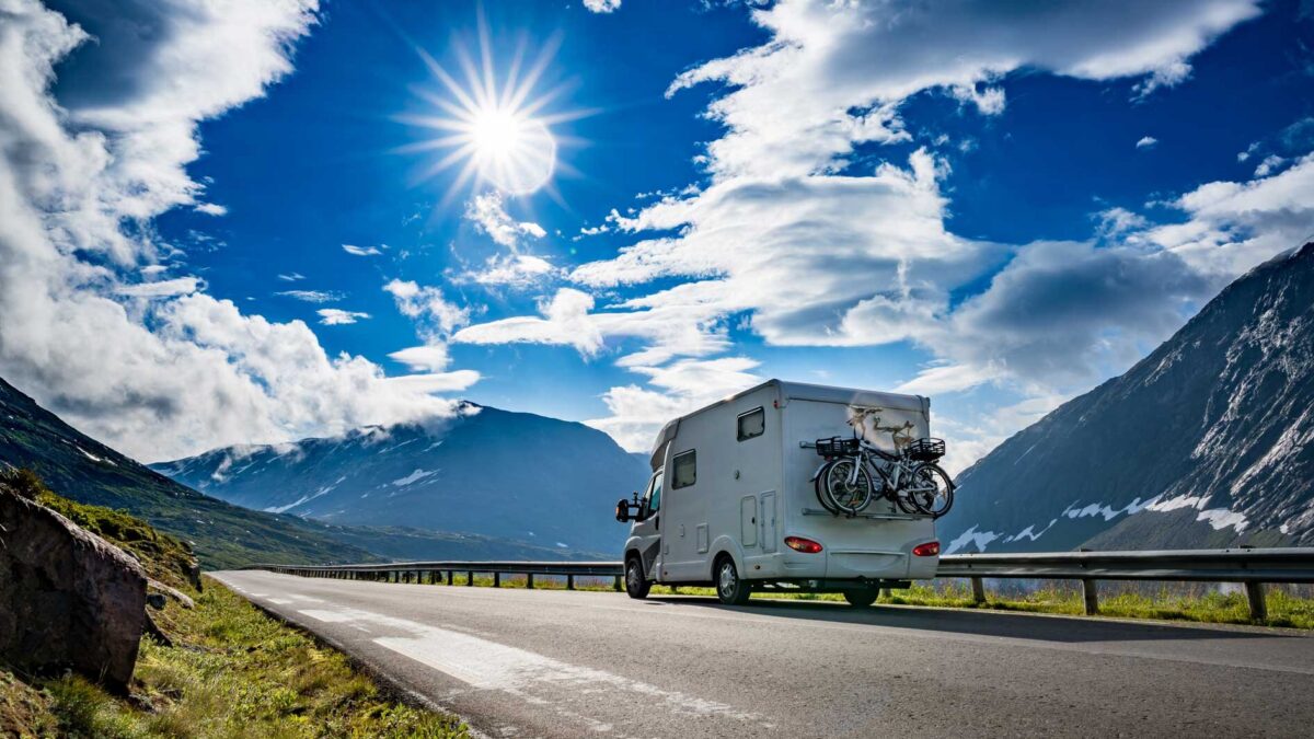 Camper è il nuovo programma estivo del mezzogiorno di Rai1 con Tinto