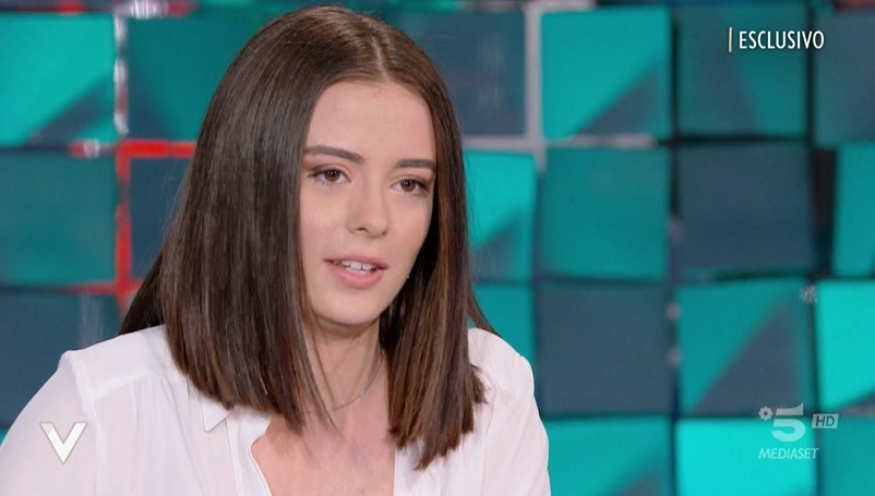 Carola Puddu a Verissimo: “Luigi Strangis? E’ l’opposto di me. Mi manca tantissimo” (video)