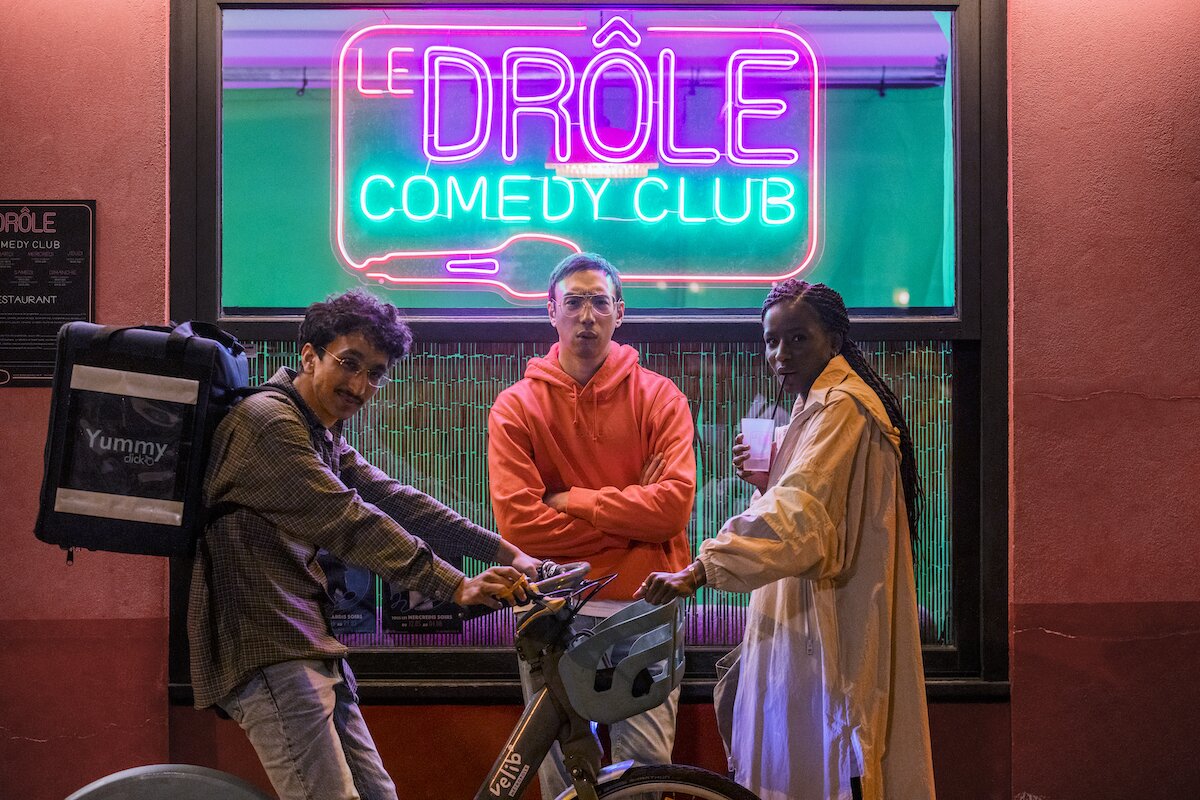 Drôle – Comici a Parigi, la chiave di svolta per la stand-up comedy passa dalle serie tv?