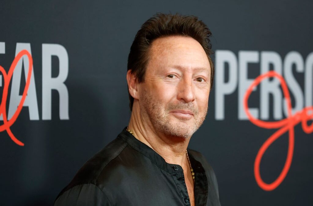 Imagine, Julian Lennon canta il brano del padre John contro la guerra e in solidarietà dell’Ucraina (video)