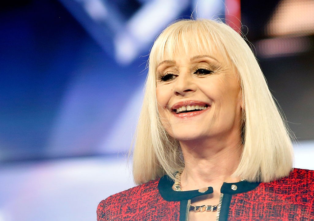 “Fiesta!” lo show di Raffaella Carrà viene rinviato?