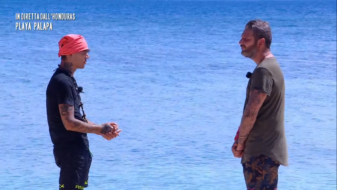 L’Isola dei Famosi 2022: faccia a faccia Edoardo Tavassi – Blind e Ilona Staller contro Vaporidis