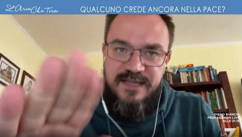 L’Aria che tira, lite furibonda tra Merlino e Maistrouk. La conduttrice chiude il collegamento