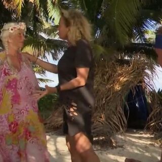 Ilona Staller e Lory Del Santo a L'Isola dei Famosi 16