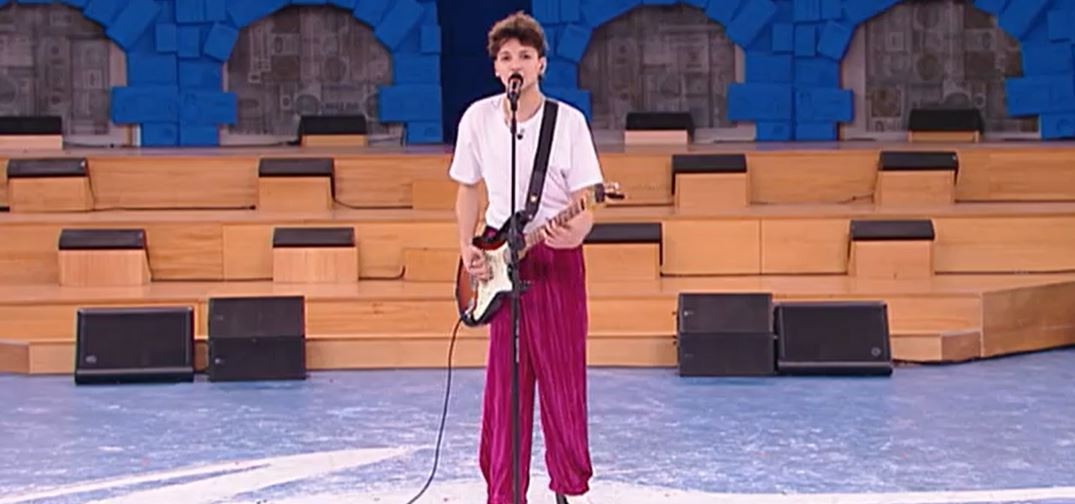 Tienimi stanotte, Luigi: testo e significato della canzone (Amici 2022)