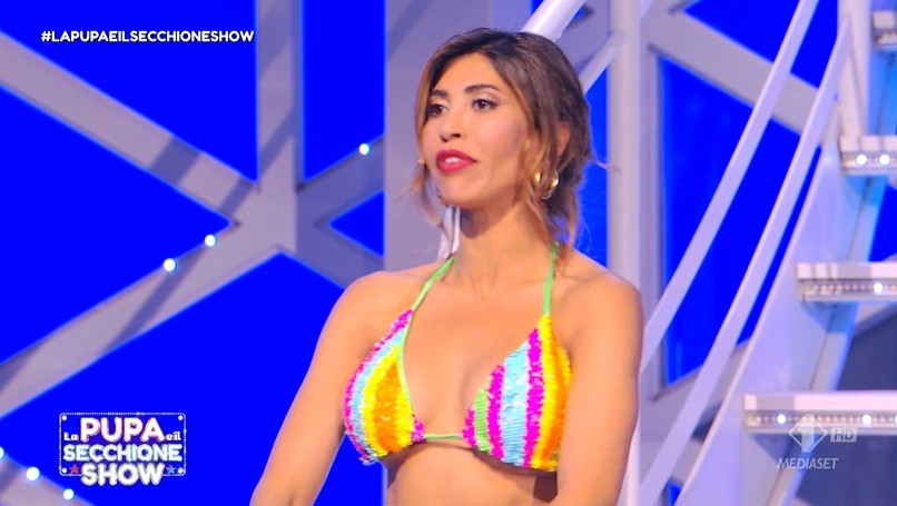 La Pupa e il Secchione Show, Mila contro Federico Fashion Style: “Fai il parrucchiere, non sai fare il giudice” (video)