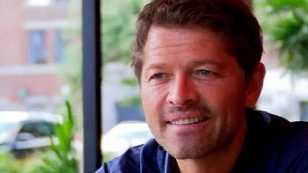 Supernatural, Misha Collins fa coming out come bisessuale a due anni da quello del suo personaggio
