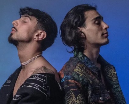 Estranei, Random e Villabanks: testo, video, significato della canzone