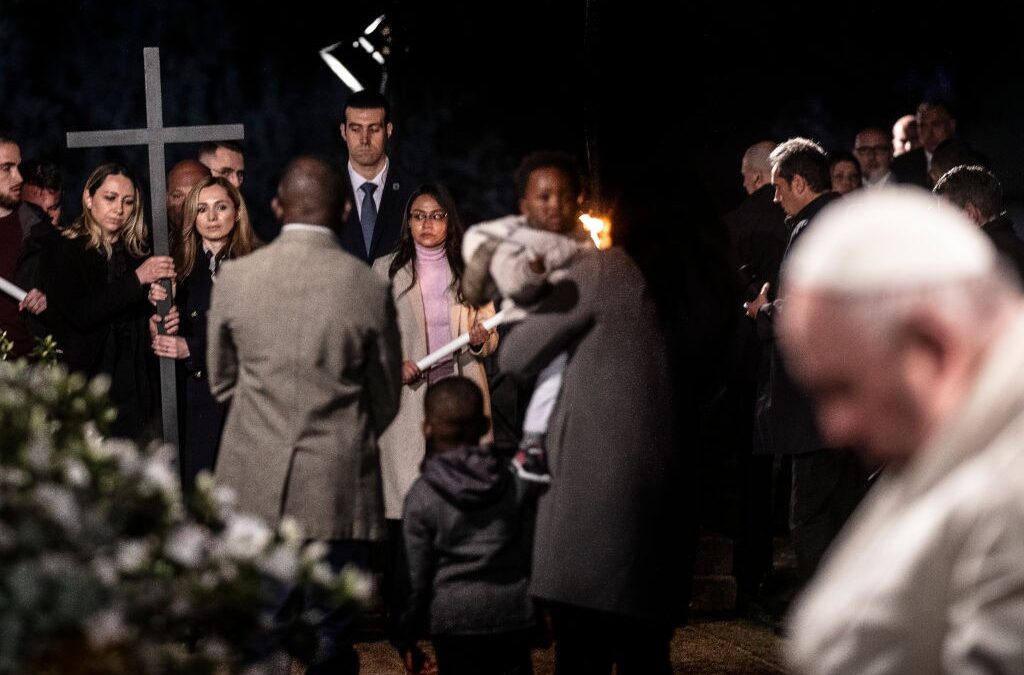 Ascolti tv venerdì 15 aprile 2022: Via Crucis, Big Show, Rocky