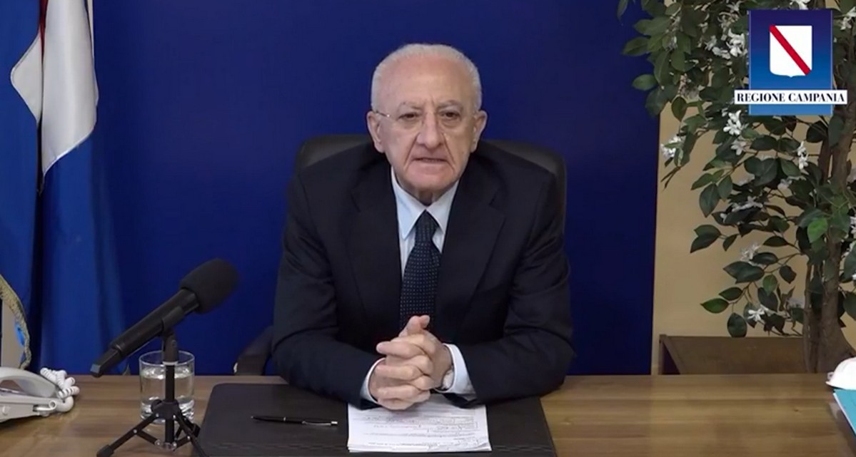 Vincenzo De Luca contro inviato di Rai News 24 Ilario Piagnerelli in Ucraina: “È un corrispondente improbabile, non lo vedo più, mi sono stancato…”