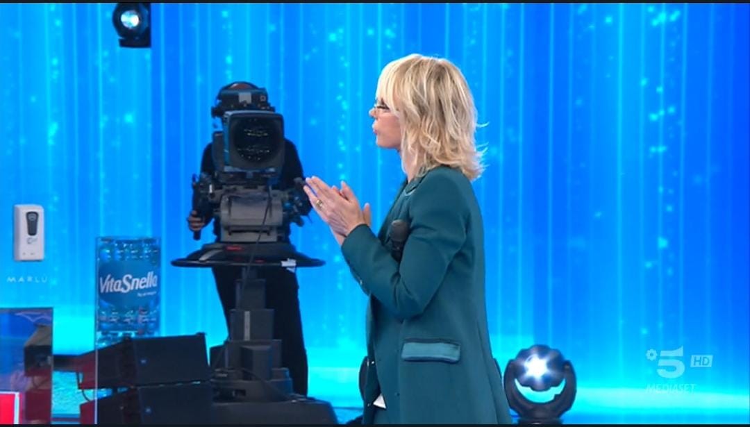 Amici 2022, quarta puntata: Maria De Filippi ricorda Piero Sonaglia