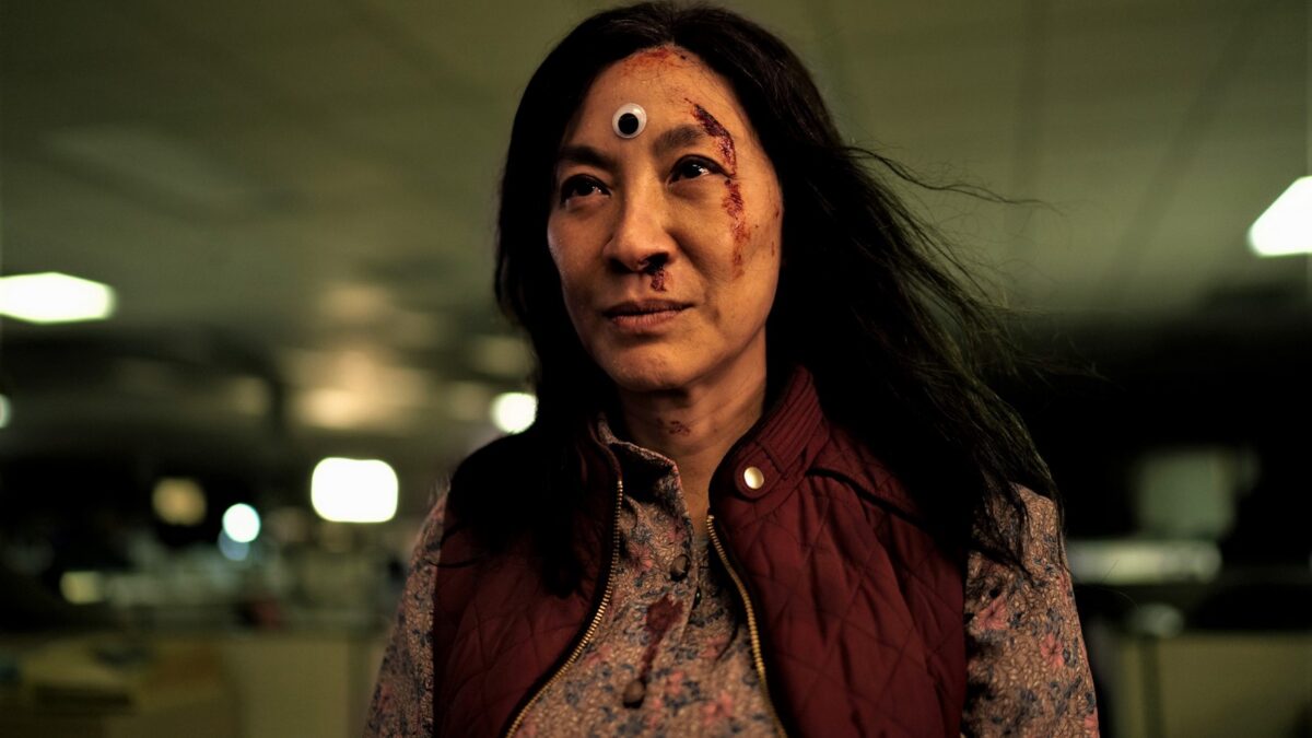 Everything Everywhere All At Once: il film con Michelle Yeoh segna un record d’incassi per A24