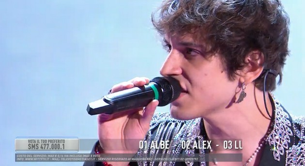 Non siamo soli, Alex: testo, video, significato inedito del cantante di Amici 2022