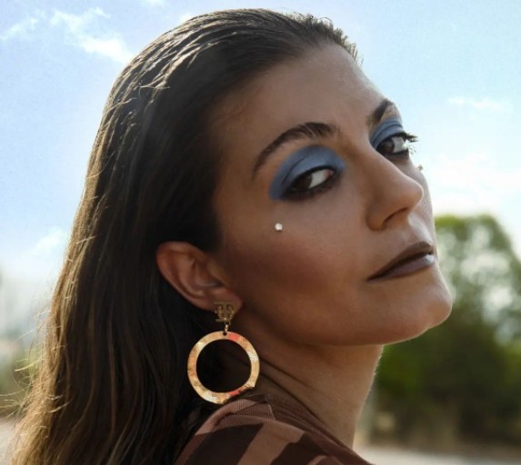 Nudi, Arianna Mereu feat Deiv: testo, video, significato della canzone