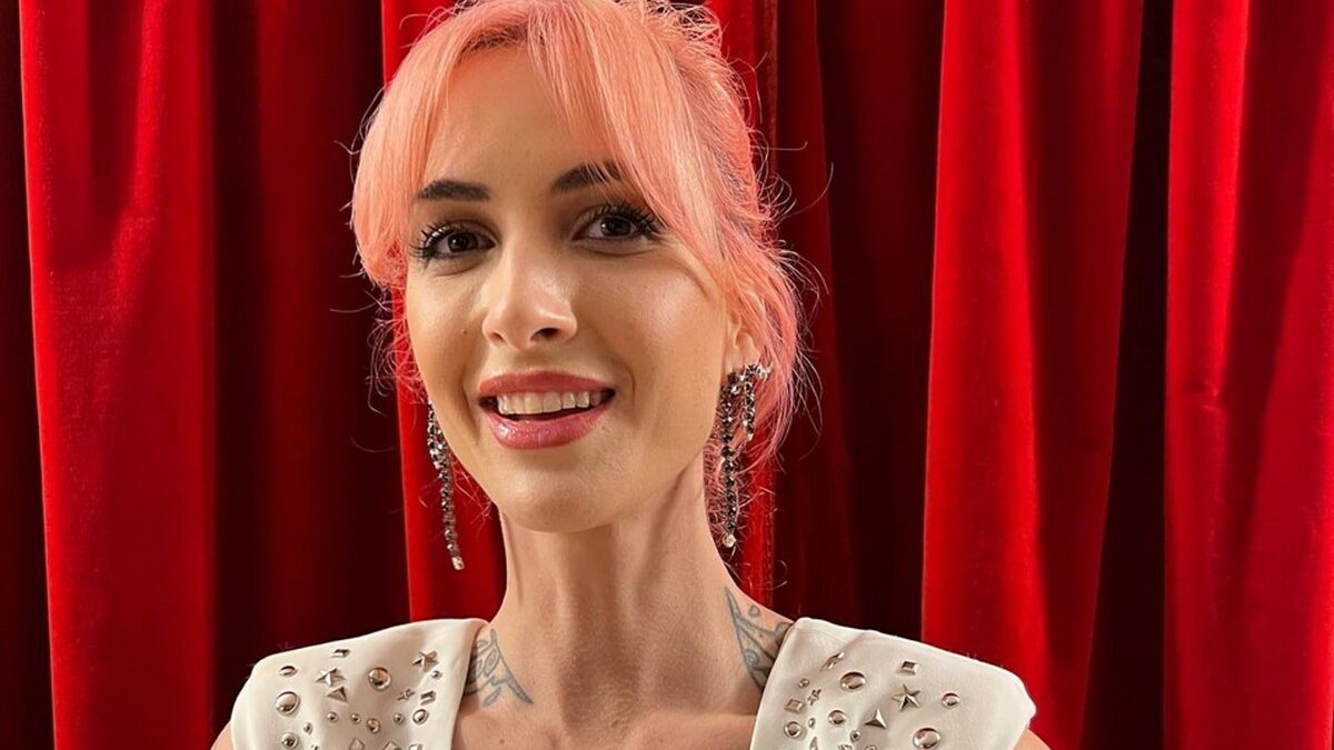 Ema Stokholma: “Mi piace l’Eurovision, è divertente e nessuno si prende troppo sul serio. Francesi a parte!”