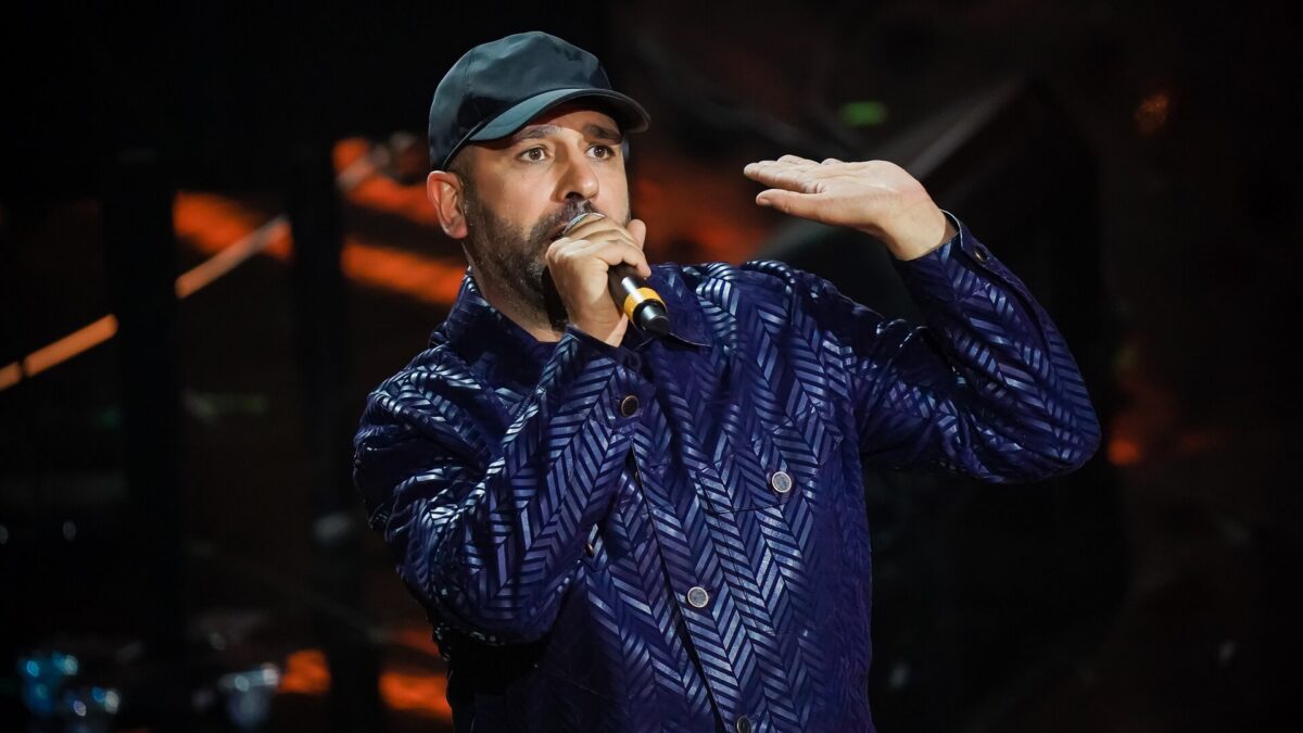Sulla barca dell’oligarca, Checco Zalone: testo e significato, ascolta la canzone