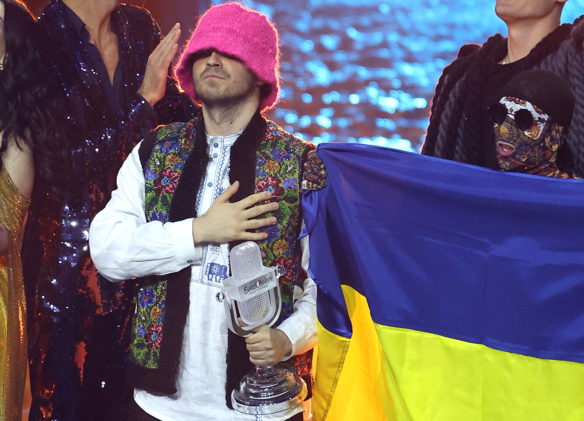 Eurovision 2022, la Kalush Orchestra vende il trofeo per comprare droni: EBU non commenta