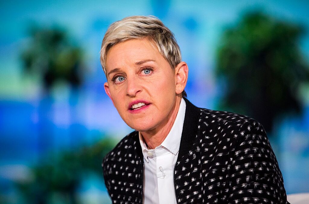 Ellen DeGeneres ricorda l’ex compagna scomparsa Anne Heche: “Questo è un giorno triste”