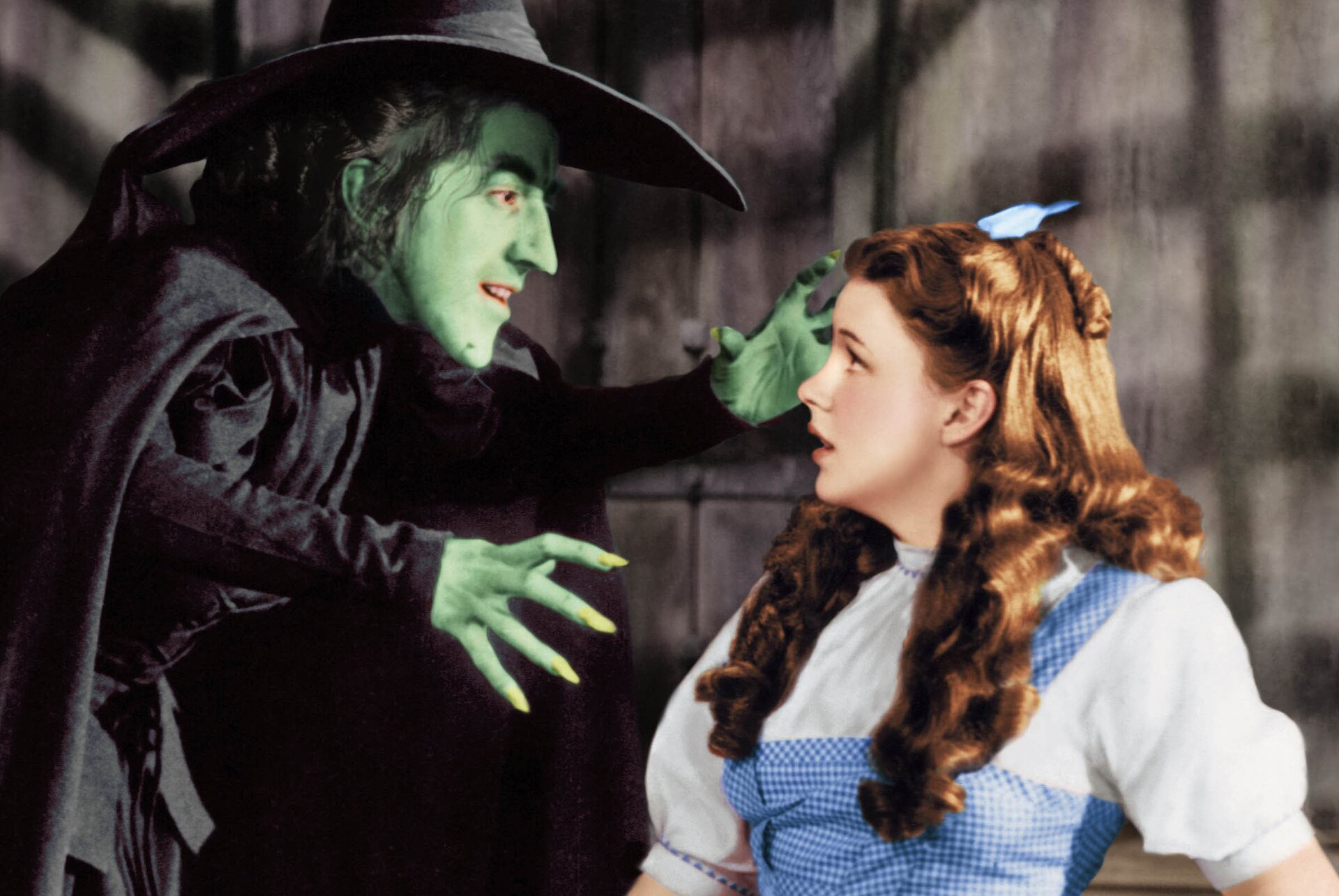 Il Mago di Oz: un giudice sequestra l’abito di scena di Judy Garland battuto all’asta per oltre un milione di dollari