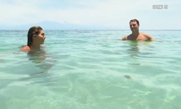 L’Isola dei Famosi 16: Estefania Bernal e Gennaro Auletto nuova coppia? (video)