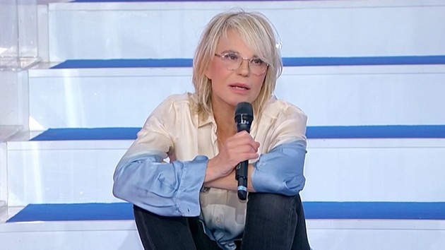Uomini e Donne, la sfuriata di Maria De Filippi a Biagio: “Non esiste solo il letto nella vita” (video)
