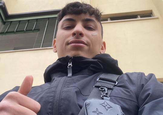 Bisous, Medy: testo, video, significato della canzone