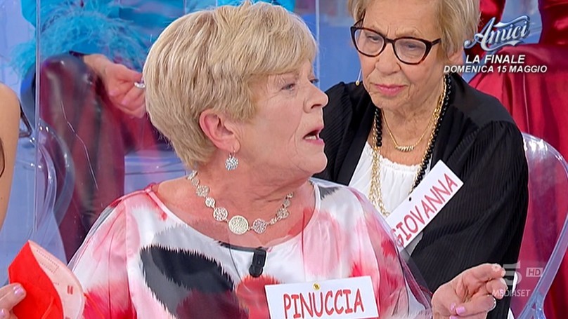 Uomini e Donne, Tina vs Pinuccia: “Mica esiste solo Vigevano” (video)