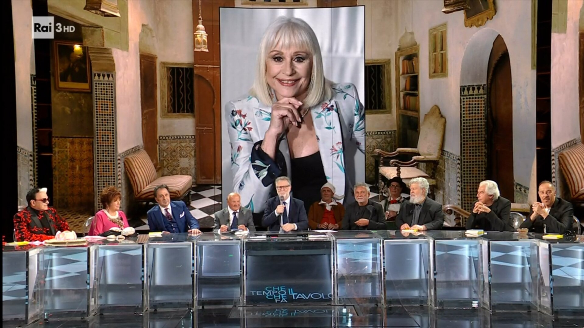 Che Tempo Che Fa chiude con il ritorno del tavolo e con un pensiero finale dedicato a Raffaella Carrà