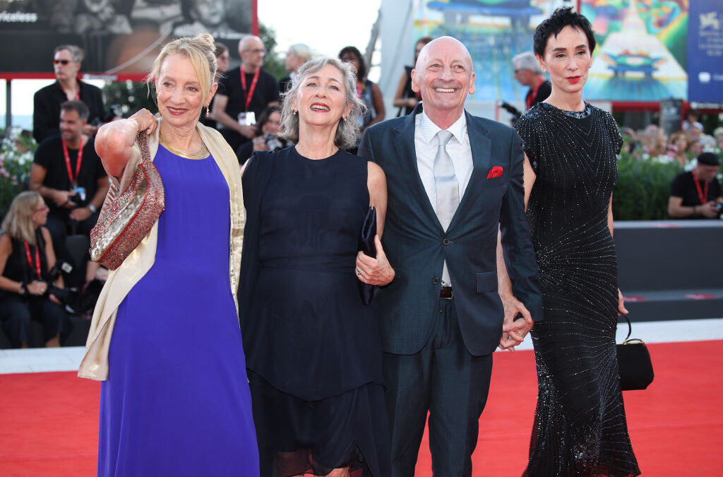Venezia 80, Maestro: video “red carpet” del biopic di Bradley Cooper (su Netflix dal 20 dicembre)
