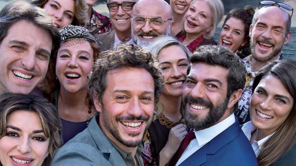 Ascolti tv lunedì 6 giugno 2022: A casa tutti bene a 2,7 mln, L’Isola dei Famosi a 2,5