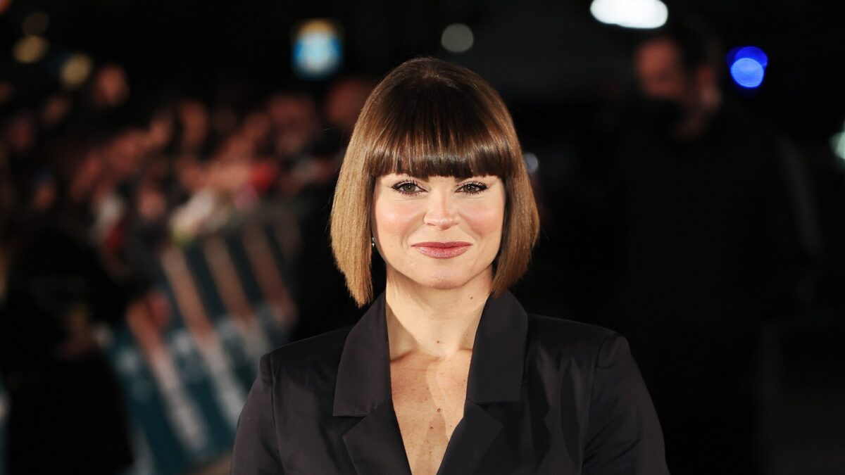 Alessandra Amoroso, polemiche per l’autografo negato alla fan: la replica e la spiegazione della cantante (video)