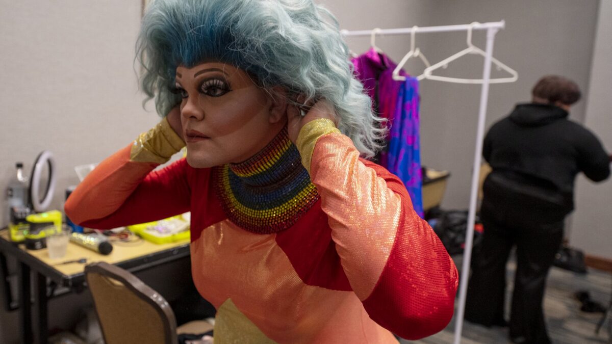 Non sono una signora, in prima serata su Rai2 si gioca con i travestimenti da drag queen