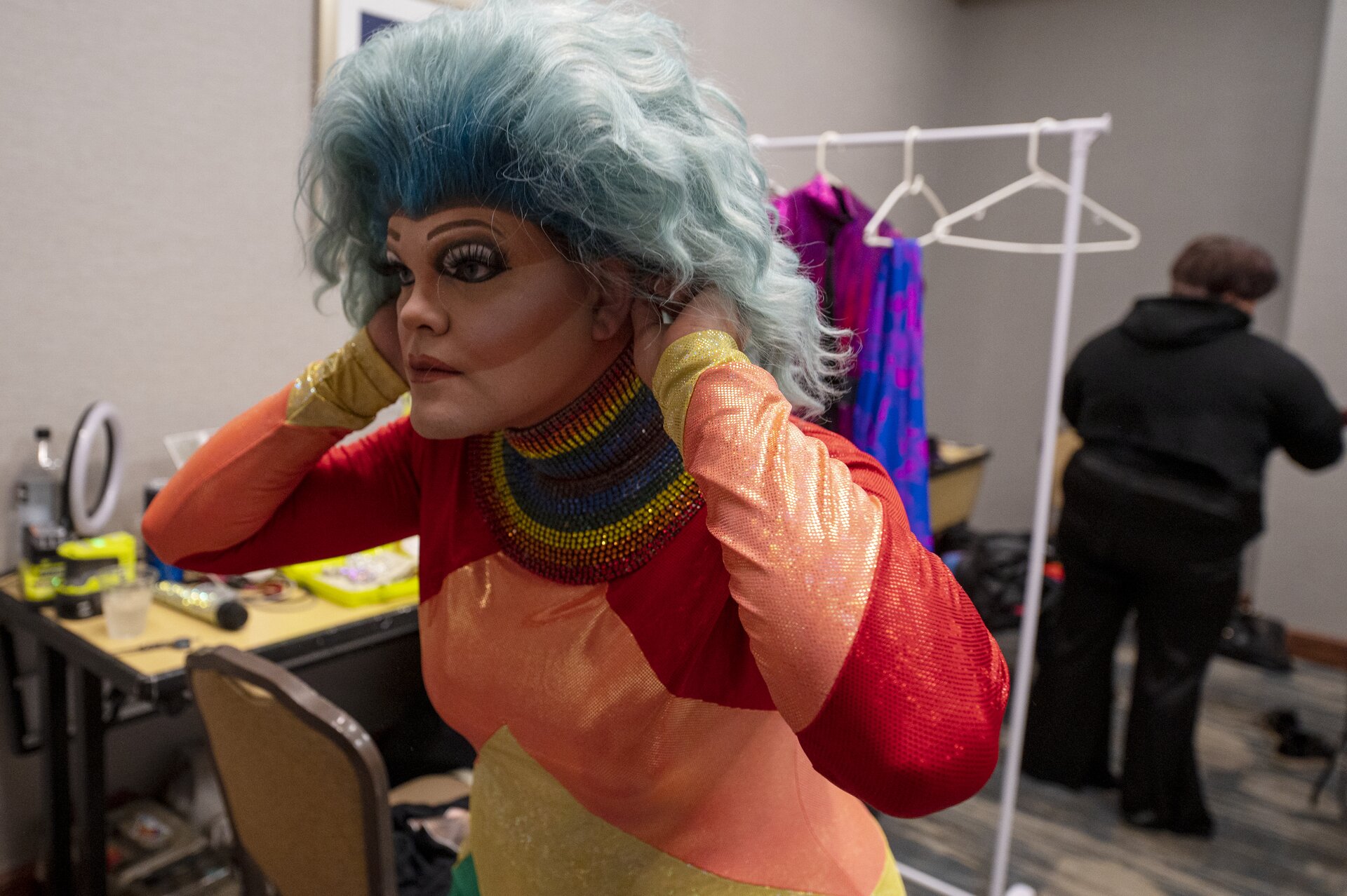 Non sono una signora, in prima serata su Rai2 si gioca con i travestimenti da drag queen